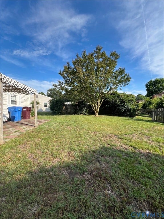 2112 Paramont Avenue, Collegue Park, Chesapeake, VA 23320 Expansive rear yard featuring a mature tree, manicured lawn, and partial wood fence