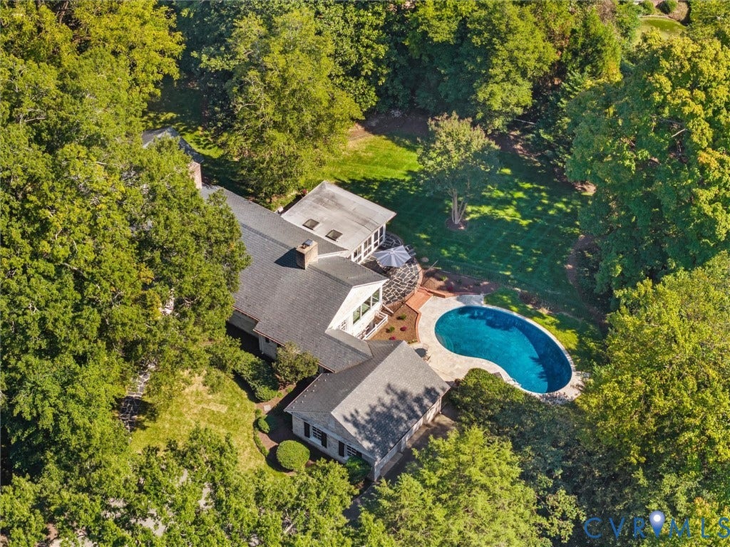 6208 Tapoan Place, Three Chopt, Richmond, VA 23226 Expansive property featuring a kidney-shaped pool, surrounding patio, sunroom, and extensive green landscaping