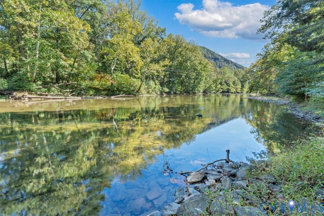 82 Cowpasture River Highway, Clifton Forge, VA 24422