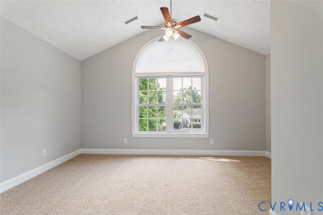 Vaulted ceiling with a ceiling fan