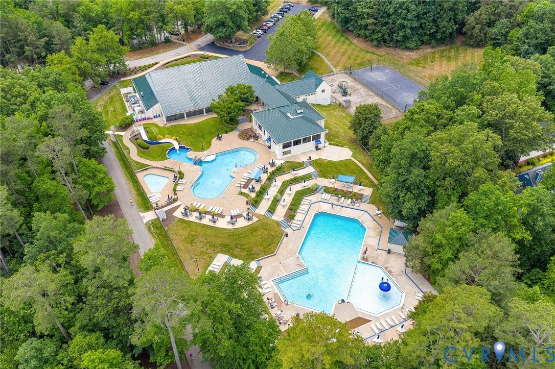 All of these amenities within walking distance!
