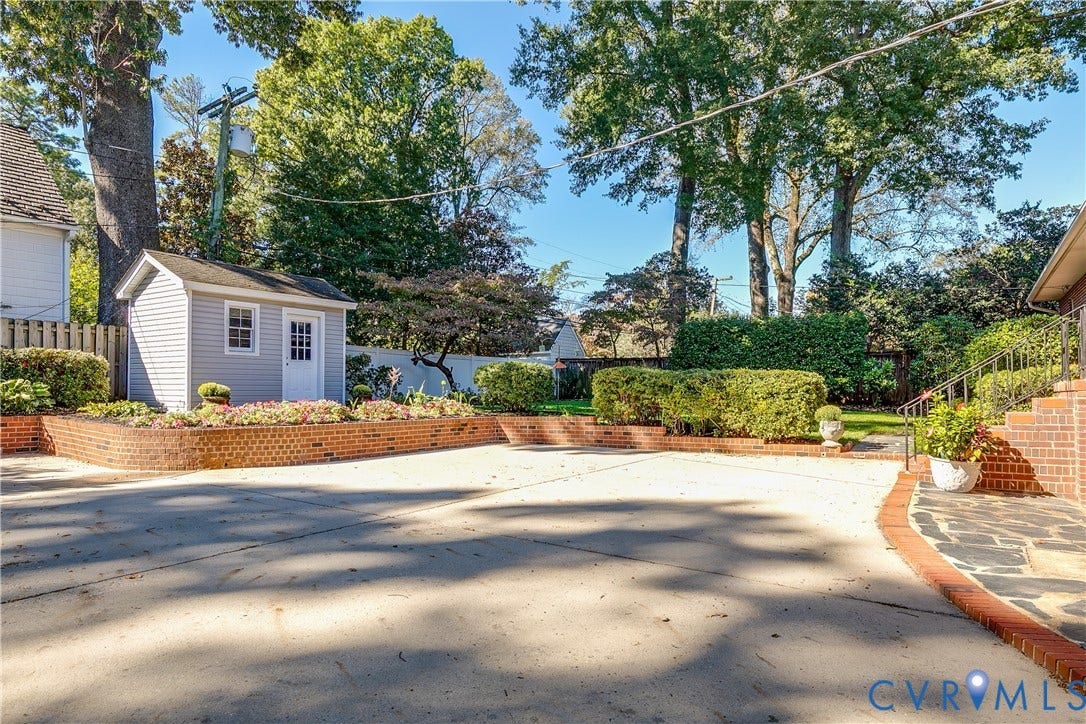 5004 Riverside Drive, Westover Hills, Richmond, VA 23225 Large driveway