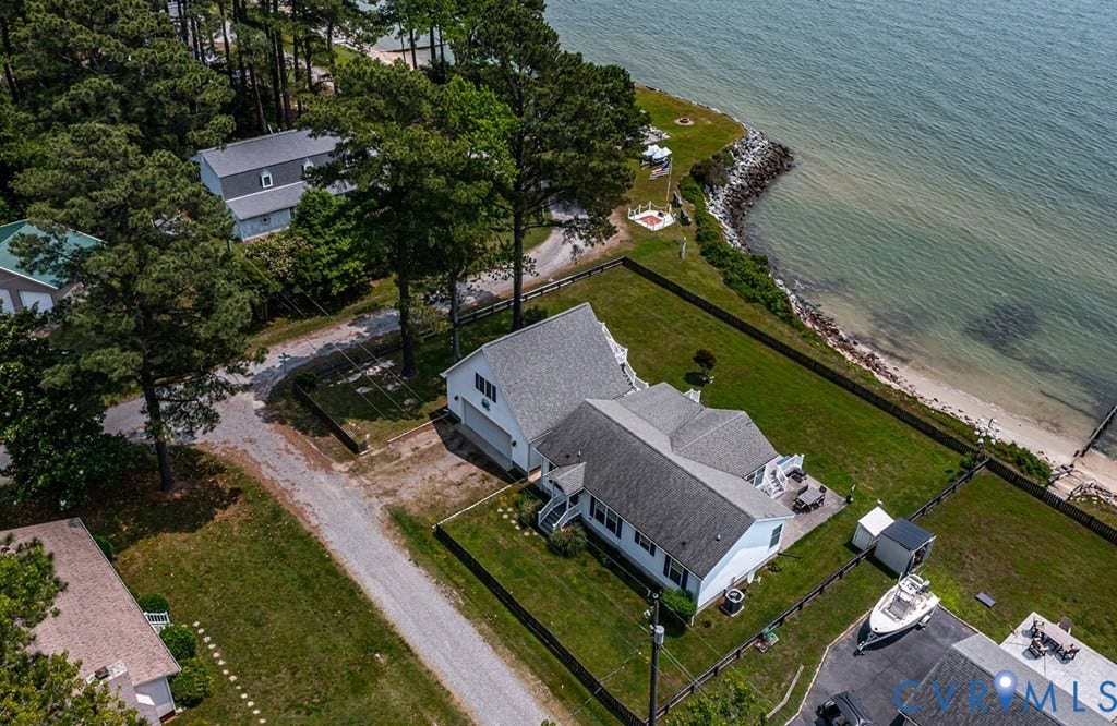 13 Leming Avenue, Reedville, VA 22539