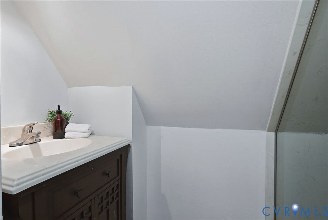 2500 Fox Harbor Court, Bon Air, North Chesterfield, VA 23235 Ensuite to upstairs Bedroom