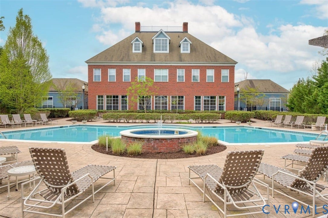 Expansive outdoor pool with an integrated circular spa