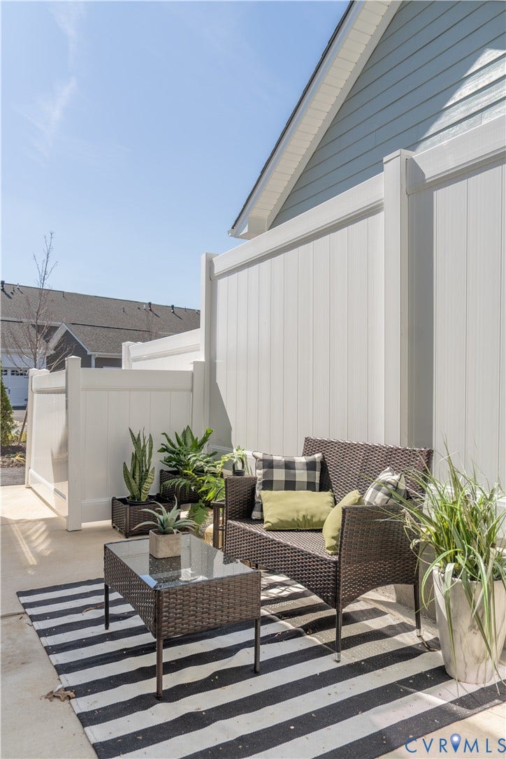 Photos of a similar home in the community. Optional features and finished may be demonstrated.