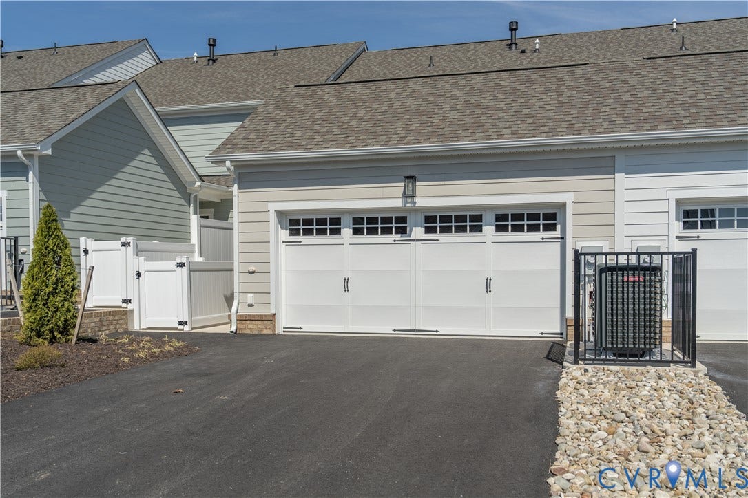 Photos of a similar home in the community. Optional features and finished may be demonstrated.