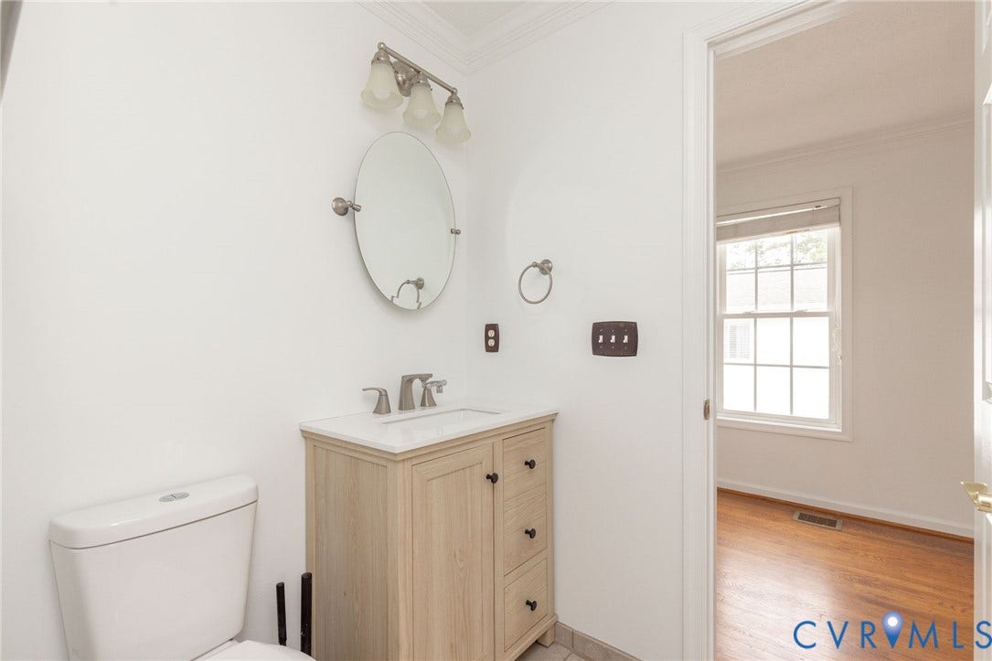 17 Freeman Drive, Freeman Gardens, Poquoson, VA 23662 FIRST FLOOR FULL BATHROOM