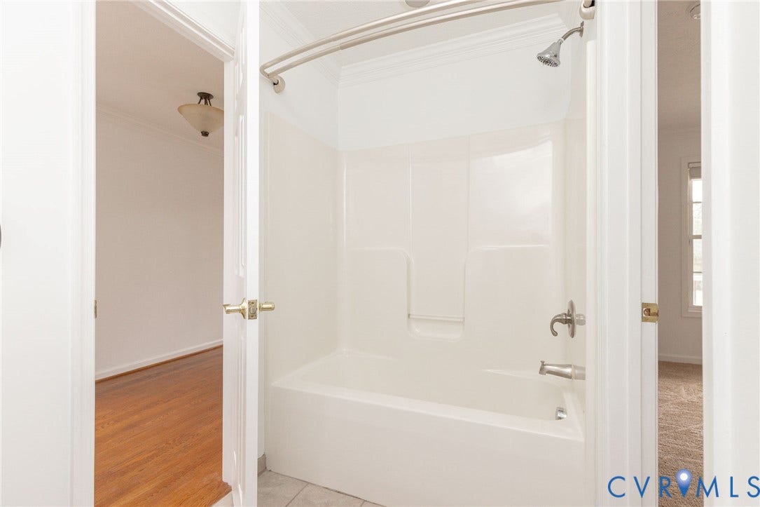 FIRST FLOOR FULL BATHROOM