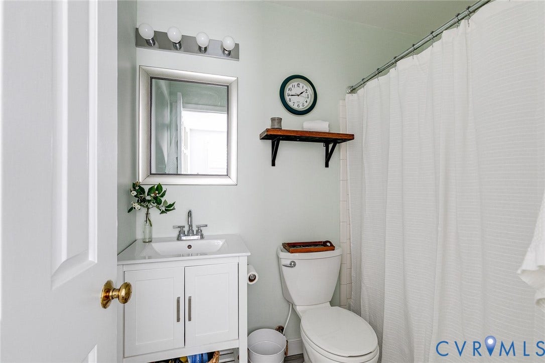 Bright, 2nd floor bathroom