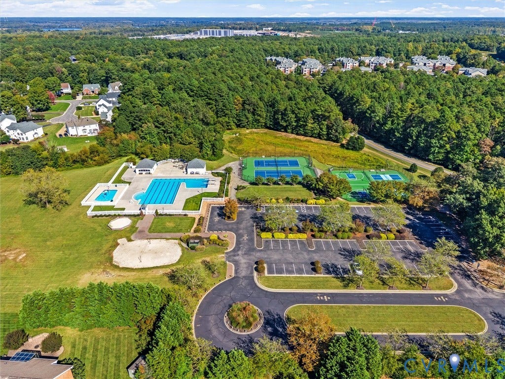 Community amenities featuring multiple swimming pools, tennis courts, and a basketball court