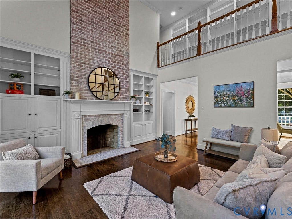 Vaulted ceiling with a second-story overlook featuring a wood railing and white balusters