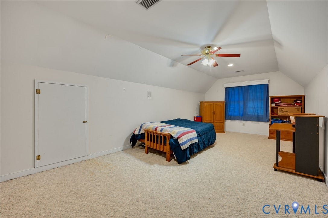 Carpeted flooring, sloped ceilings, ceiling fan with integrated lighting, recessed lighting, and a window with blinds
