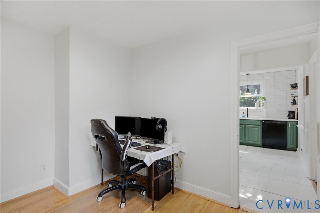 Bedroom/office; Hardwood Flooring