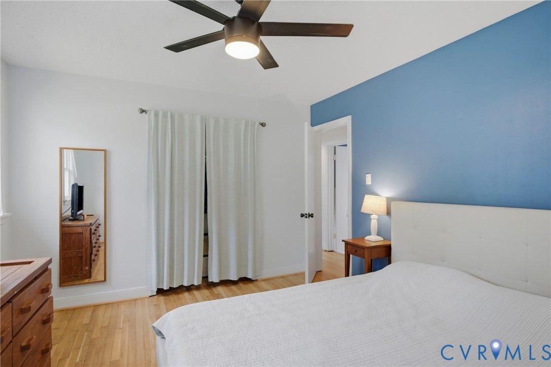 Primary-Hardwood flooring & ceiling fan
