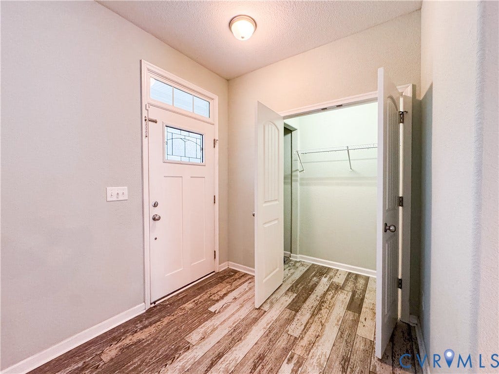 918 Hillside Avenue, Captain's Landing, Norfolk, VA 23503 Coat closet