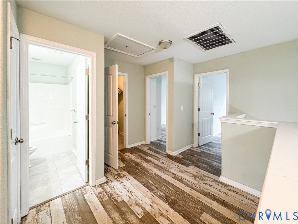 918 Hillside Avenue, Captain's Landing, Norfolk, VA 23503 upstairs hallway