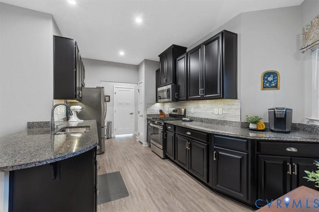 9129 Spring Green Loop, Mechanicsville, VA 23116 Granite countertops, pantry, plenty of cabinet space