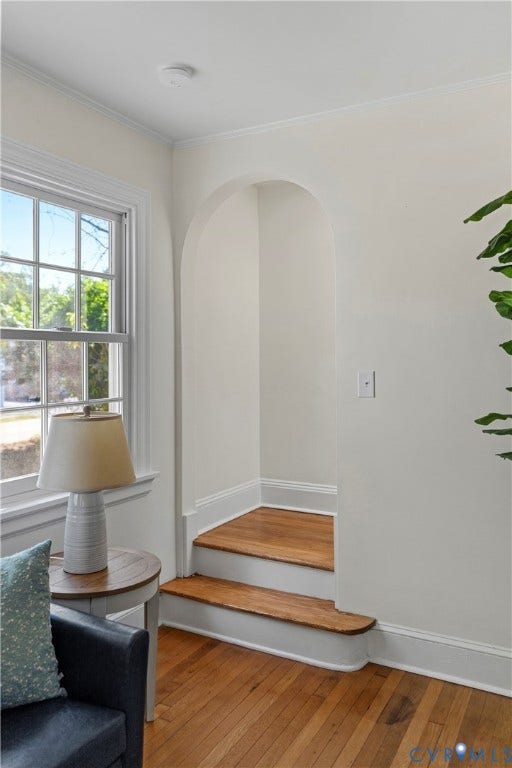 2601 Greenway Avenue, Lakeside, Henrico, VA 23228 Arched doorway with two steps featuring wood-finish treads, multi-pane window with white casing, and wood-finish flooring