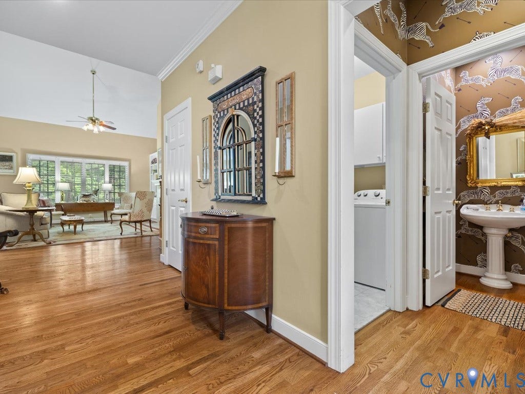 12126 Club Commons Drive, Club Commons, Glen Allen, VA 23059 Hardwood flooring, vaulted ceiling, large windows, laundry appliance, pedestal sink