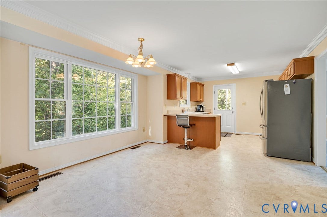 218 Breezy Hill Drive, Colonial Heights, VA 23834 218 Breezy Hill Drive, Colonial Heights, VA 23834