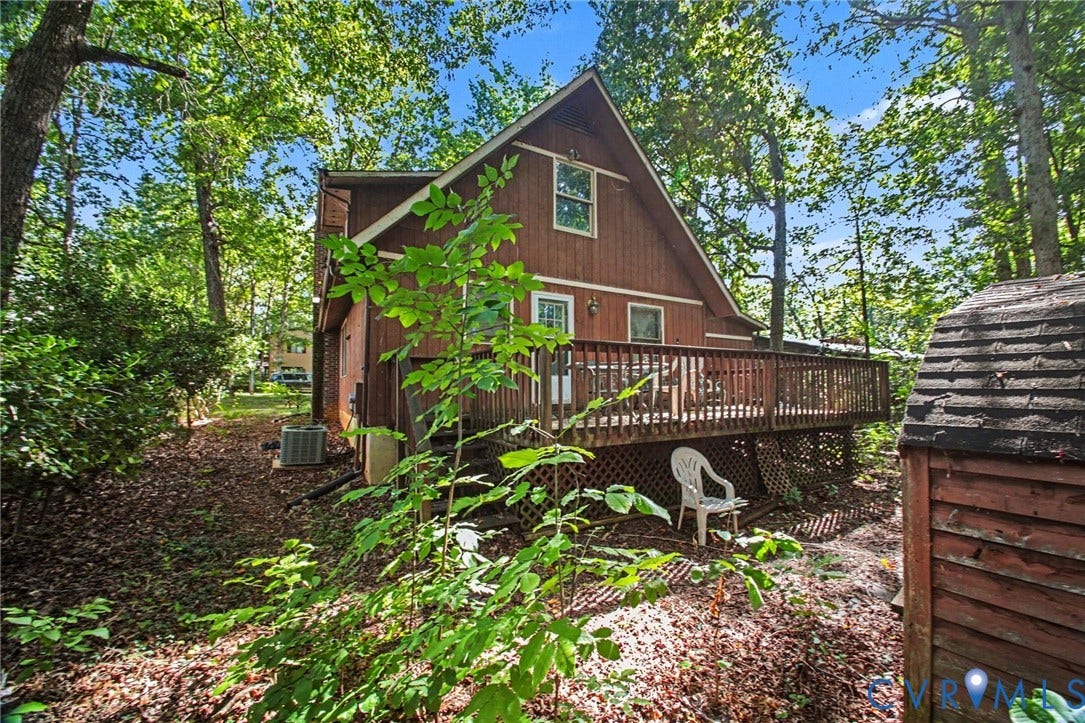 106 Carriage Ct, Locust Grove, VA 22508 sweet private back deck