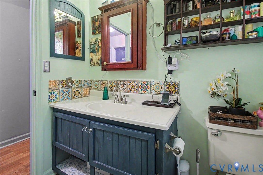 106 Carriage Ct, Locust Grove, VA 22508 full bathroom upstairs between two bedrooms