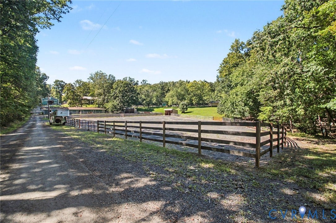 106 Carriage Ct, Locust Grove, VA 22508 community equestrian center, bring the horses