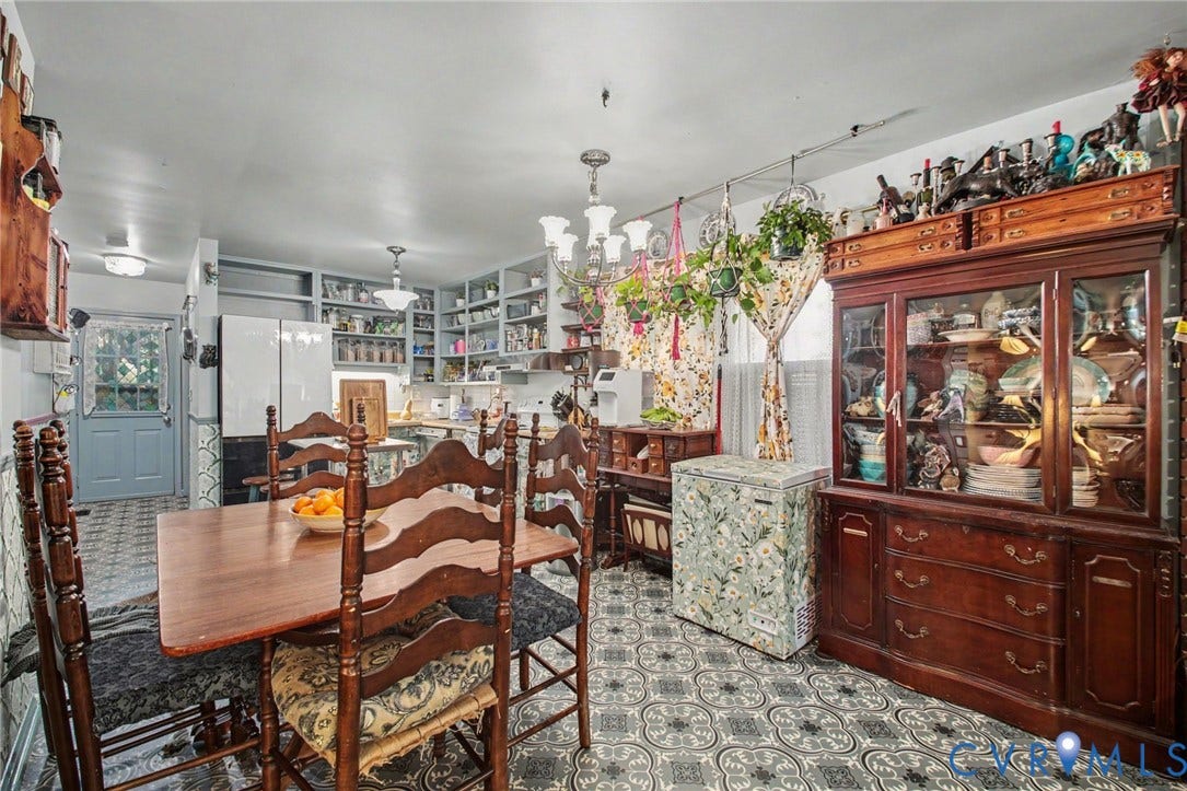 106 Carriage Ct, Locust Grove, VA 22508 dining room area