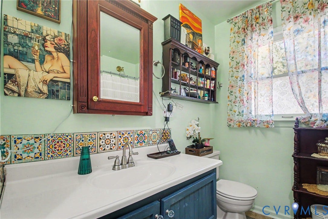 106 Carriage Ct, Locust Grove, VA 22508 full bathroom upstairs