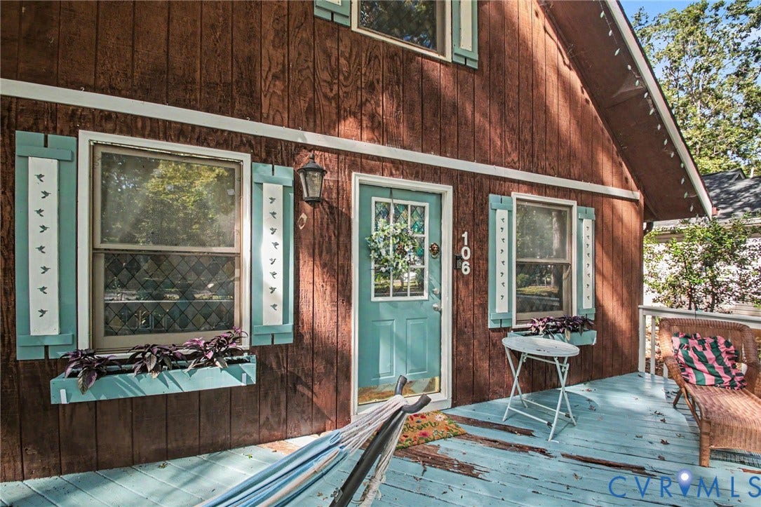 106 Carriage Ct, Locust Grove, VA 22508 welcoming front porch