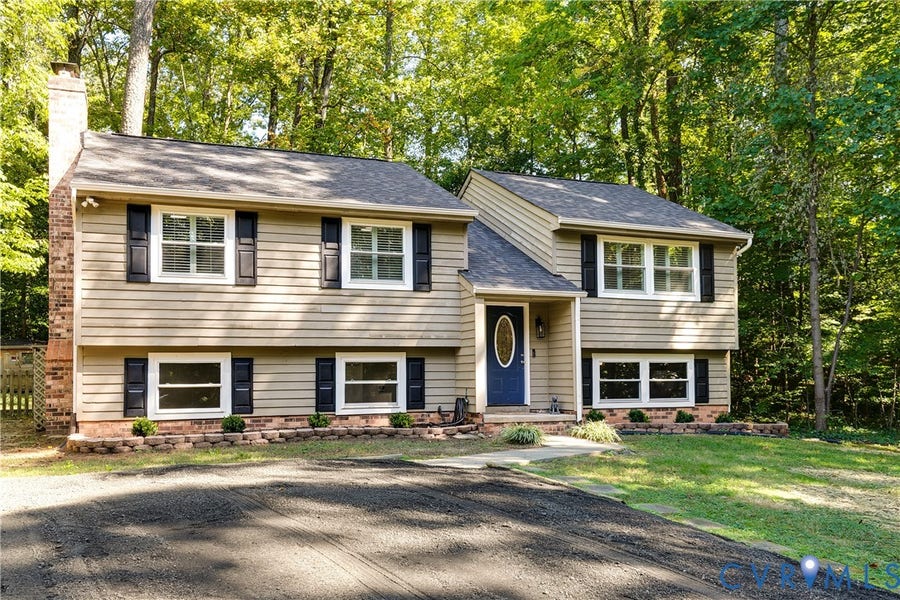 Property photo for 13303 Thornridge Lane, Midlothian, VA