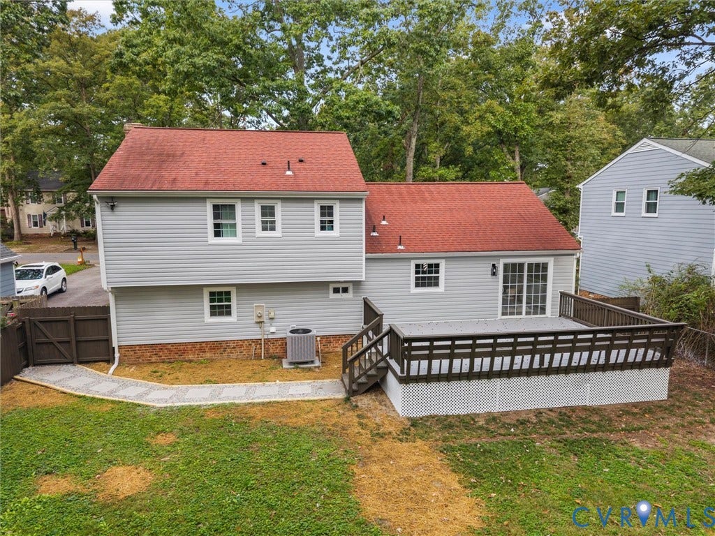 2031 Esquire Road, Midlothian, VA 23235 Spacious rear deck, light gray siding, red shingle roofing, sliding glass door, and a paver pathway