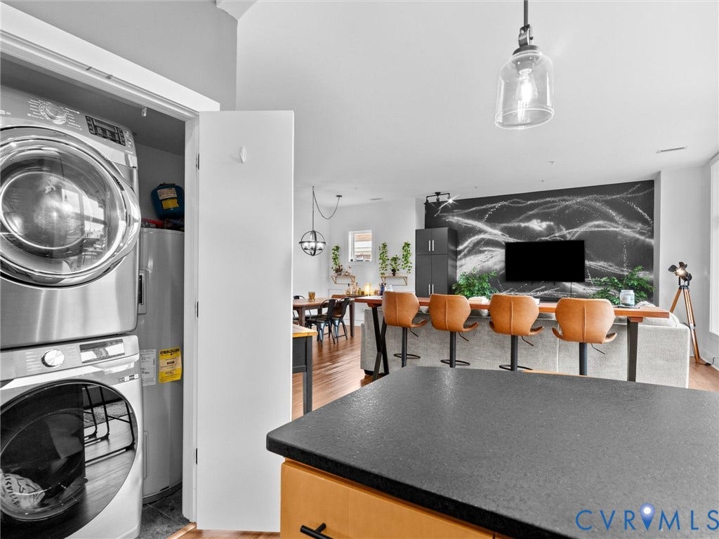 Integrated stacked laundry appliances