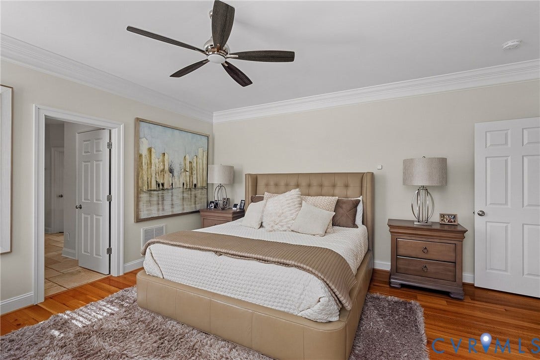 Hardwood flooring throughout, crown molding, ceiling fan, and recessed lighting