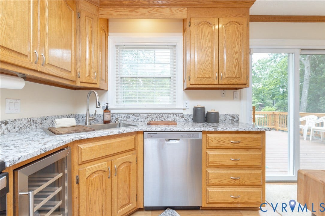 4104 Birchleaf Court, Chester, VA 23831 Granite countertops, wine fridge, access to rear deck and yard