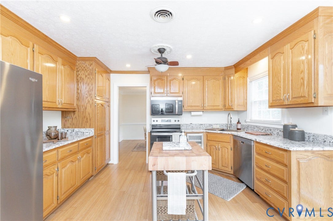 4104 Birchleaf Court, Chester, VA 23831 Granite countertops, bamboo flooring