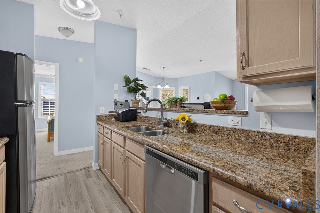 Tons of cabinets