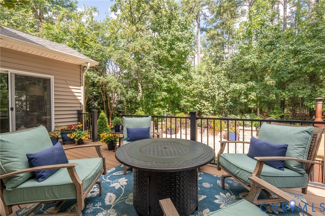15412 Greenley Place, Hartridge At Harper's Mill, Chesterfield, VA 23832 Trex deck and iron railings provide a low maintenance backyard oasis.