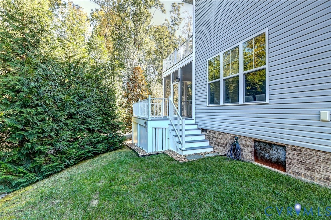14800 Diamond Creek Terrace, Midlothian, VA 23113 Here's your side yard professionally landscaped to maximize privacy. And note the barbecue area specially constructed off the screened porch and with storage under!