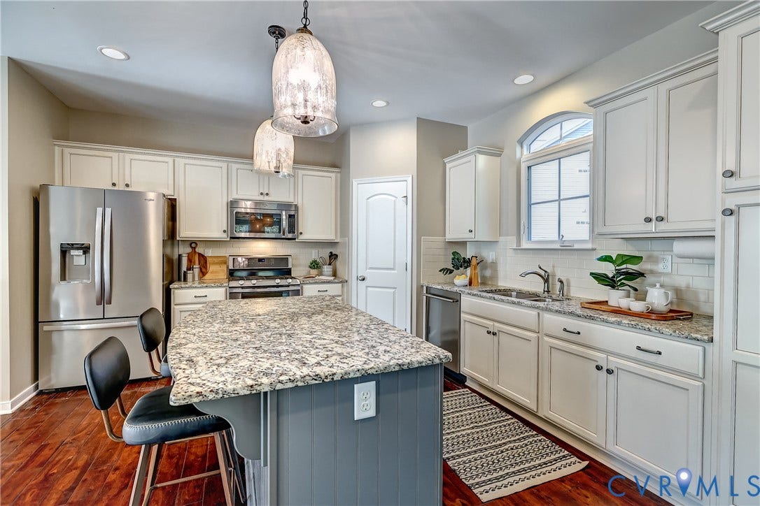 14800 Diamond Creek Terrace, Midlothian, VA 23113 Trust me...there's a lotta space here. Who said you cant have two cooks in the "!!!