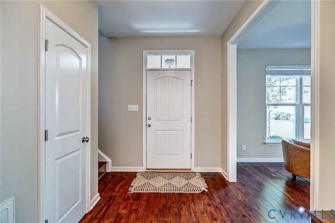 14800 Diamond Creek Terrace, Midlothian, VA 23113 A warm but stately Center Hall creates a certain gravitas upon entry to balance the modern, open floorplan!