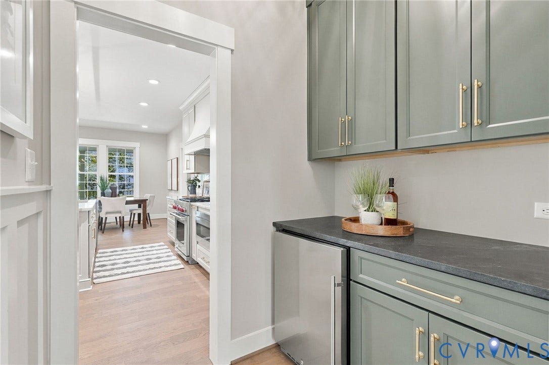14010 Summercliff Trail, Chesterfield, VA 23832 The Butler's Pantry has Stunning Cabinets & Honed Granite Tops