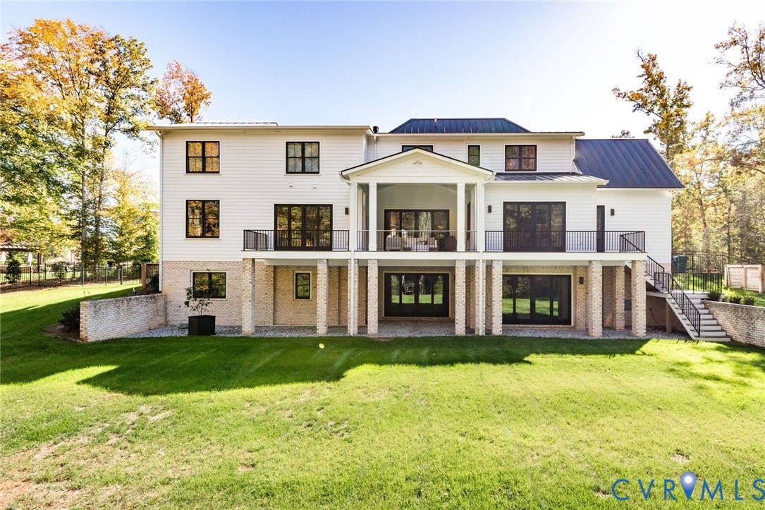 1136 Getaway Lane, Tuckahoe Creek, Goochland, VA 23103 Remarkable "getaway" on nearly an acre in Manakin Sabot's Tuckahoe Creek.