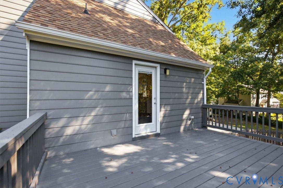 863 Watch Hill Road, Midlothian, VA 23114 Composite deck with composite railings and mature tree-lined setting
