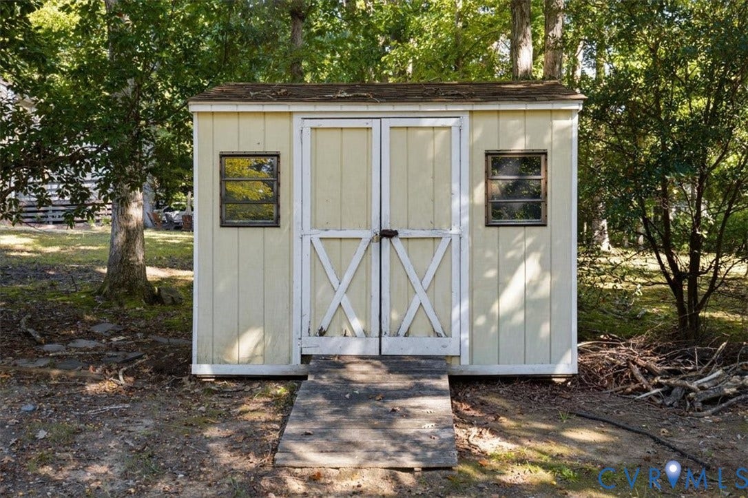 863 Watch Hill Road, Midlothian, VA 23114 Storage shed with double barn doors, two windows, and a wood ramp
