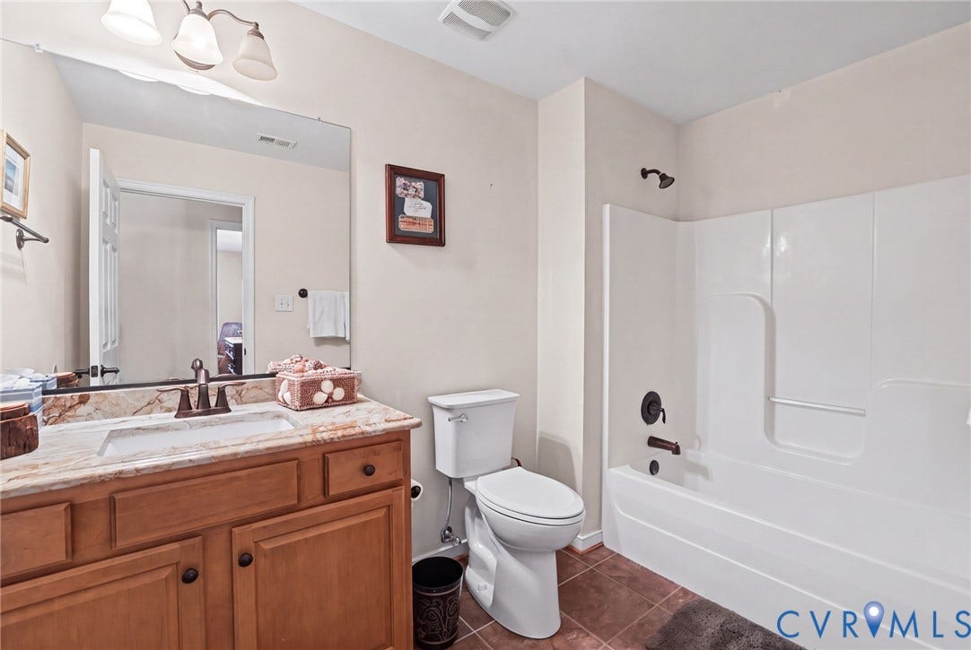 607 Canoe Run Place, Manakin Sabot, VA 23103 Upstairs Hall Bathroom
