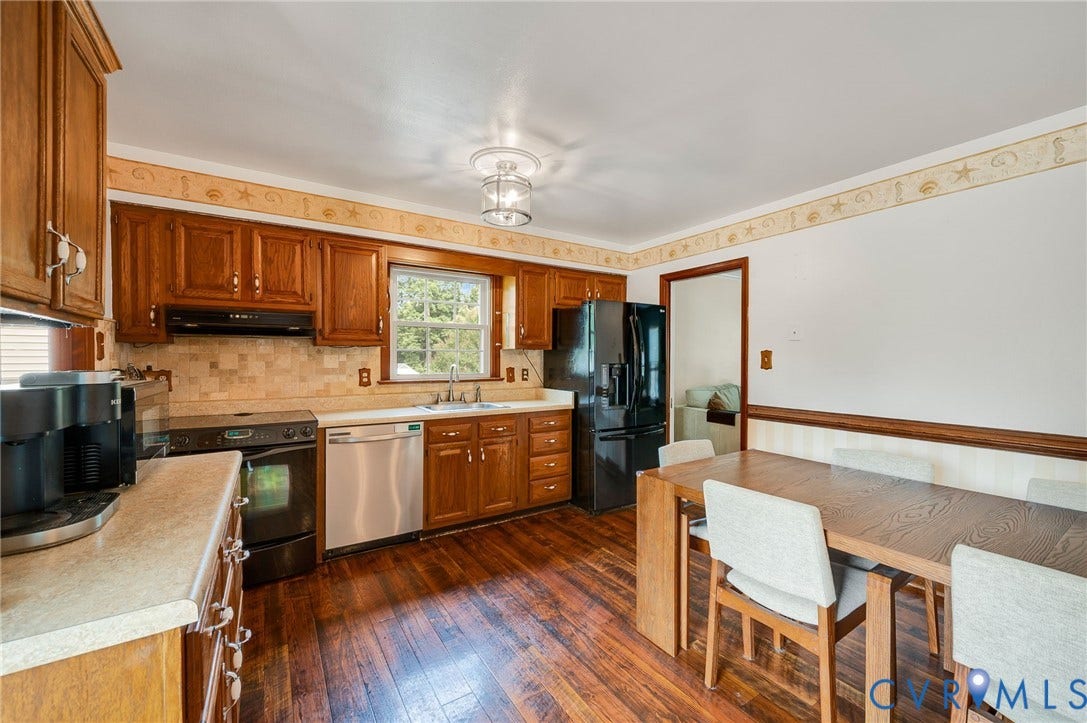 7516 Oakmont Drive, Henrico, VA 23228 Wood cabinetry