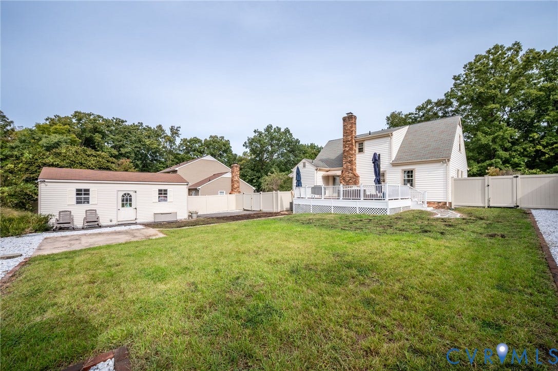 7516 Oakmont Drive, Henrico, VA 23228 Expansive yard featuring a manicured lawn, a detached accessory building, and a private perimeter fence