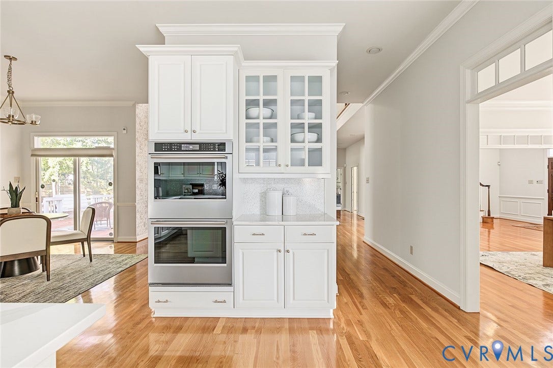 2825 Oak Point Lane, Barrington, Henrico, VA 23233 Brand new double ovens make hosting holiday meals and breeze.